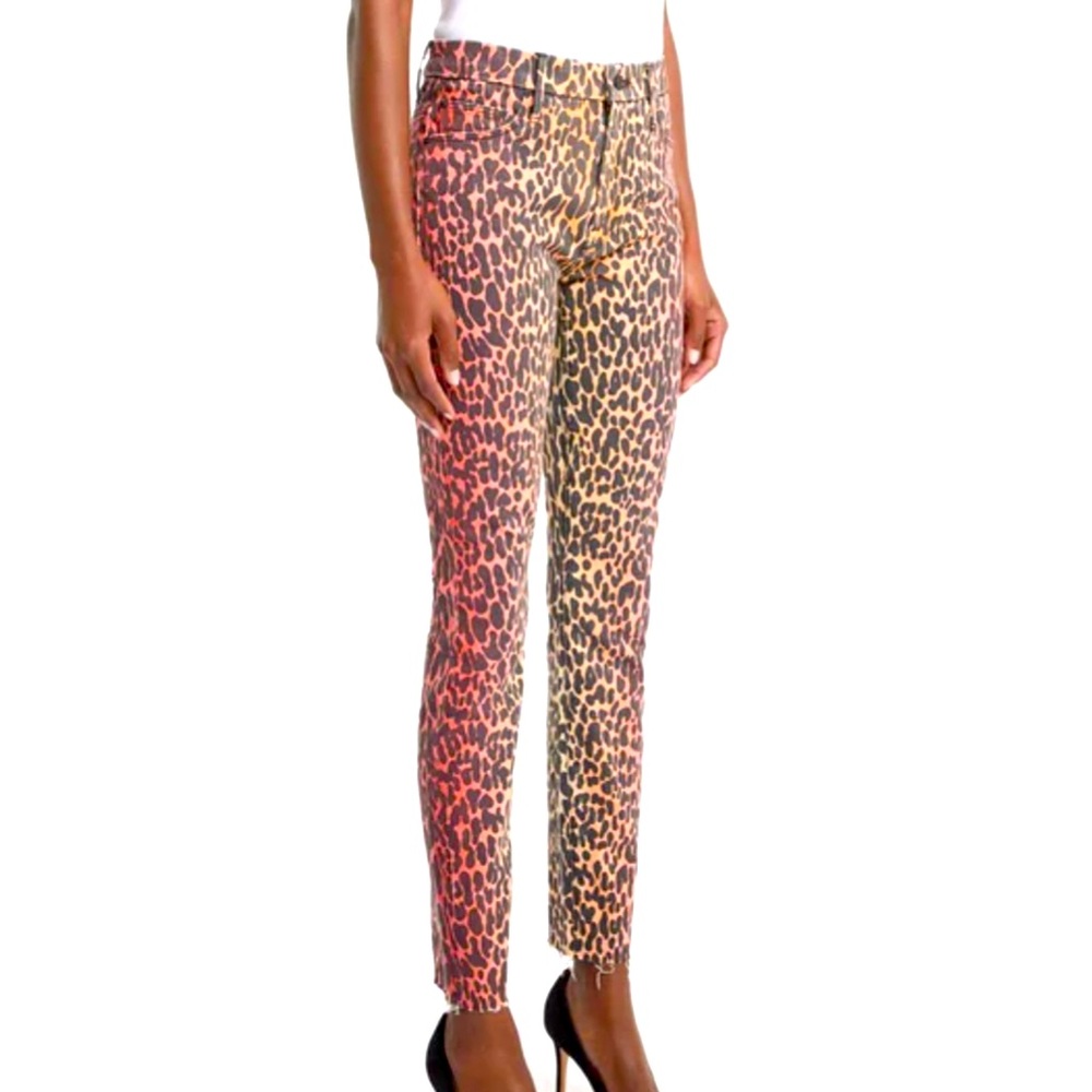 High waisted Looker Fray jeans by MOTHER denim. “Radioactive Paw” print. Size 29